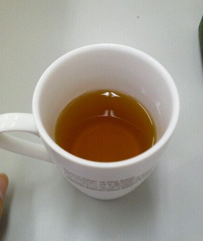 濃いお茶（コップ）.jpg