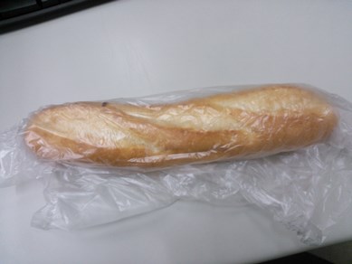 １００円フランスパン.JPG